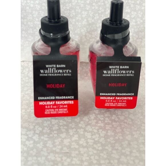 Bath and Body Works Christmas Red Car Wallflower and 2 HOLIDAY Scented Refills - Picture 6 of 7